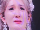 何炅惊喜现身谢娜成都演唱会！一句“我们为你骄傲”印证26年友情