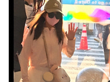 周杰伦一家五口现身机场，三个孩子太可爱，幸福感十足!