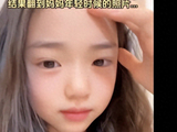 小酒窝跟母亲董璇对比照，母女非常像，继承母亲优秀基因！