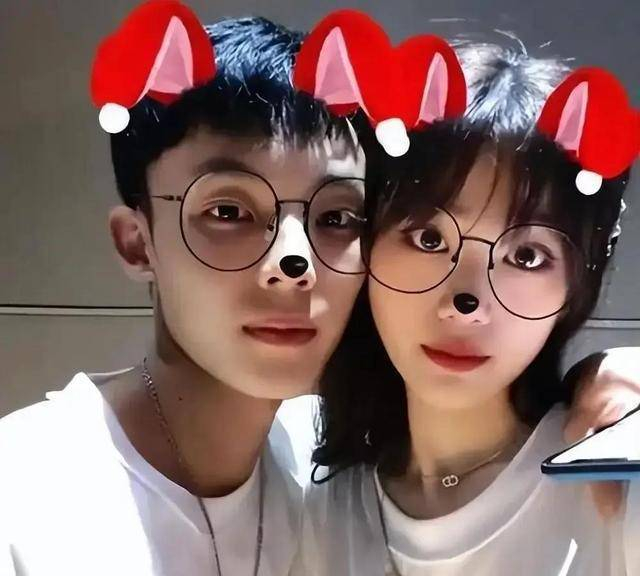 在今年的春节,徐杰选择在惠州博罗老家陪伴父母,而女友林嘉颖则在