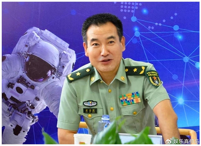 翟志刚航天归来,母亲却已离世,抱骨灰盒痛哭流涕