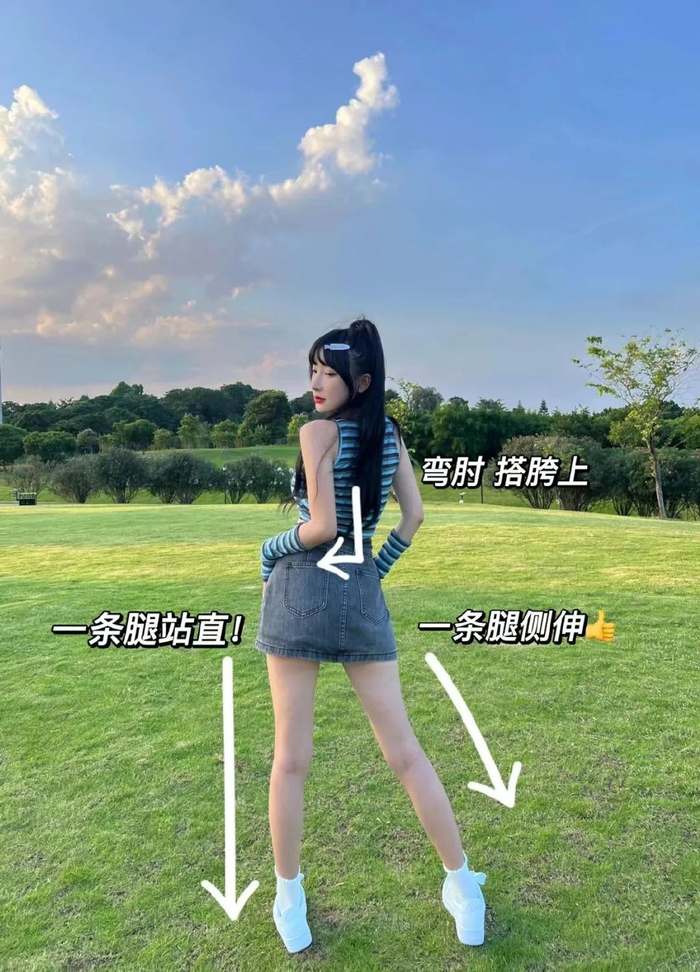 双腿迈开,扭胯出幅度,这个姿势拍照真的显瘦显高又显腿长,拍照美美的