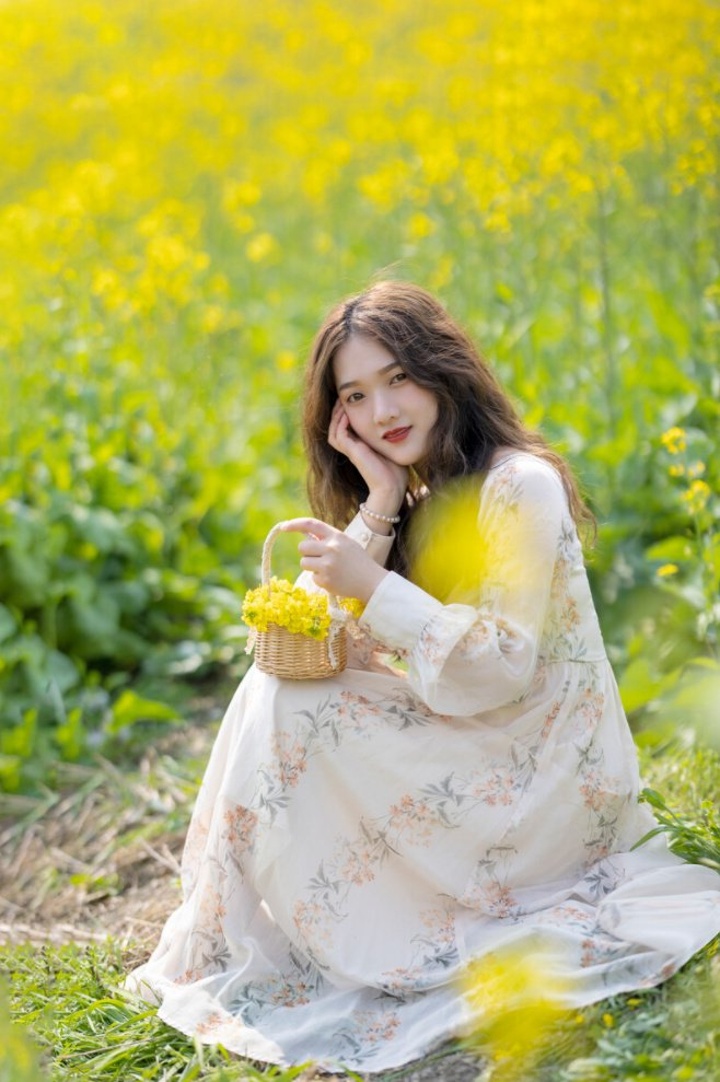 油菜花人像怎么拍,10个拍花姿势,get起来,好看又好拍