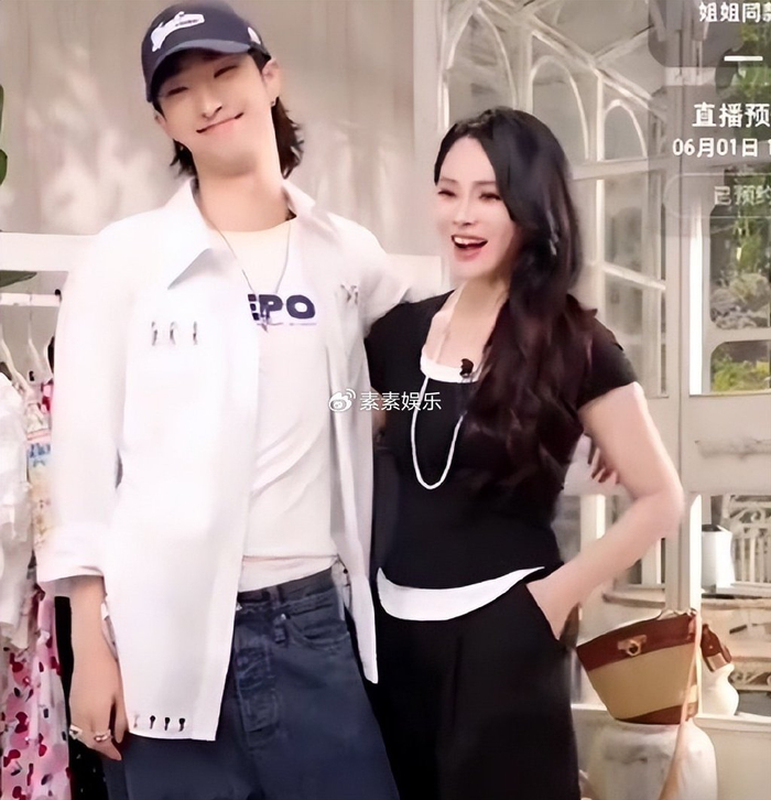 庾恩利活动好会拍，22岁很会凹造型，伊能静的妆容精致保养好|恩利|伊能静|造型_新浪新闻