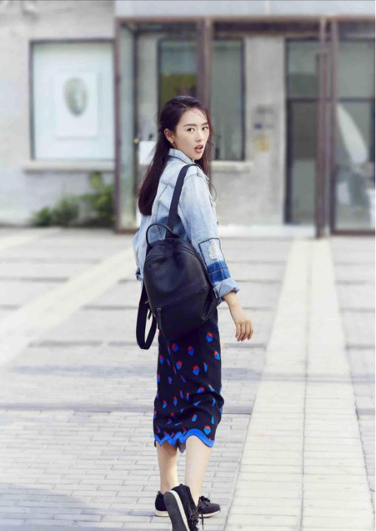 看童瑶的私服穿搭,尽显女性之美,值得30 女人学习