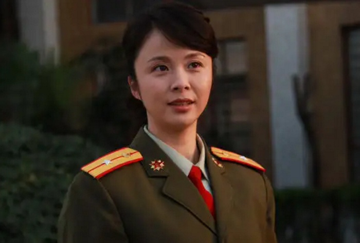 杨若兮,19岁恋上刘威,同居8年不愿结婚生子被分手,又自毁前程|杨若兮