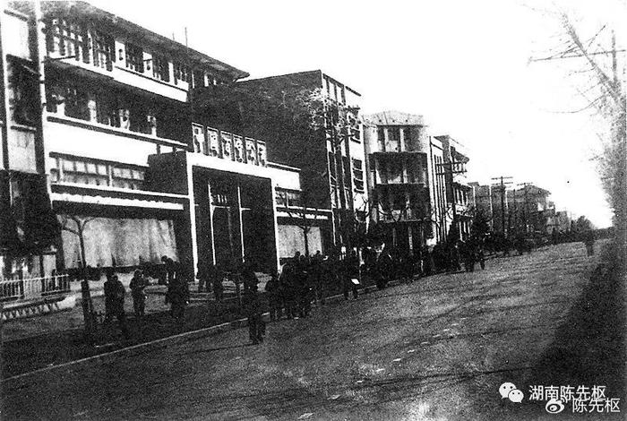 五一路百貨商店建於1952年,為中國百貨公司長沙分公司營業和辦公的