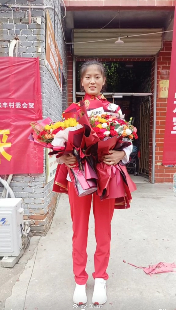 近日陕西籍运动员白雪莹在亚运会上荣获女子竞走比赛冠军