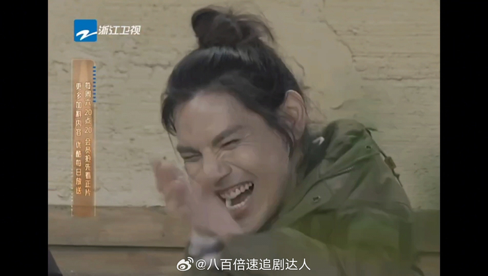 哈哈哈哈向佐最怕的东西竟然是腐乳吃一口都得唱勇气了被臭到各种表情