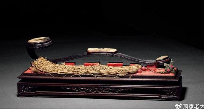 在位六十年,禅位后又继续训政,实际行使最高权力长达六十三年零四个月