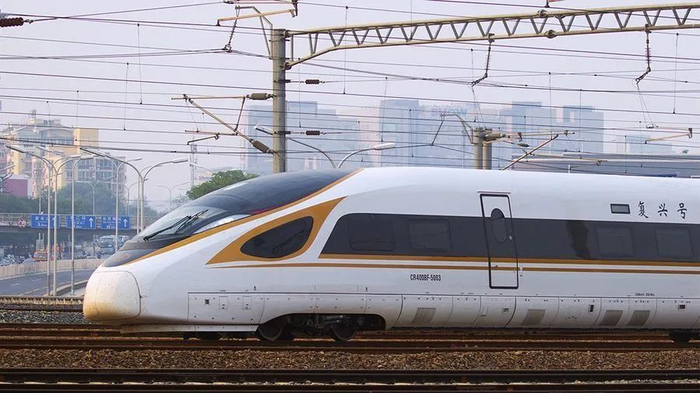 电量告急!高铁上的"电能补给站"你知道吗?__财经头条