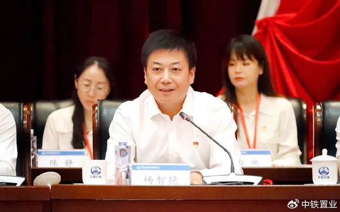 曹彬高度评价了在当前房地产新形势下中铁置业逆势而上实现的跨越式