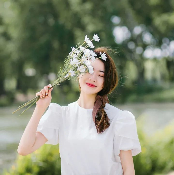 15个手的拍照姿势,拍照这样拍,自然不尴尬,一镜美到底|姿势|自然|镜头