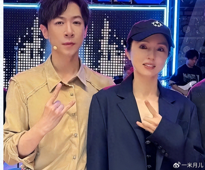张维伊过38岁生日，董璇和女儿为其庆生，佟丽娅佟大为道贺！|一年一度喜剧大赛第二季|感情|结婚|艺人|求婚_新浪娱乐_新浪新闻