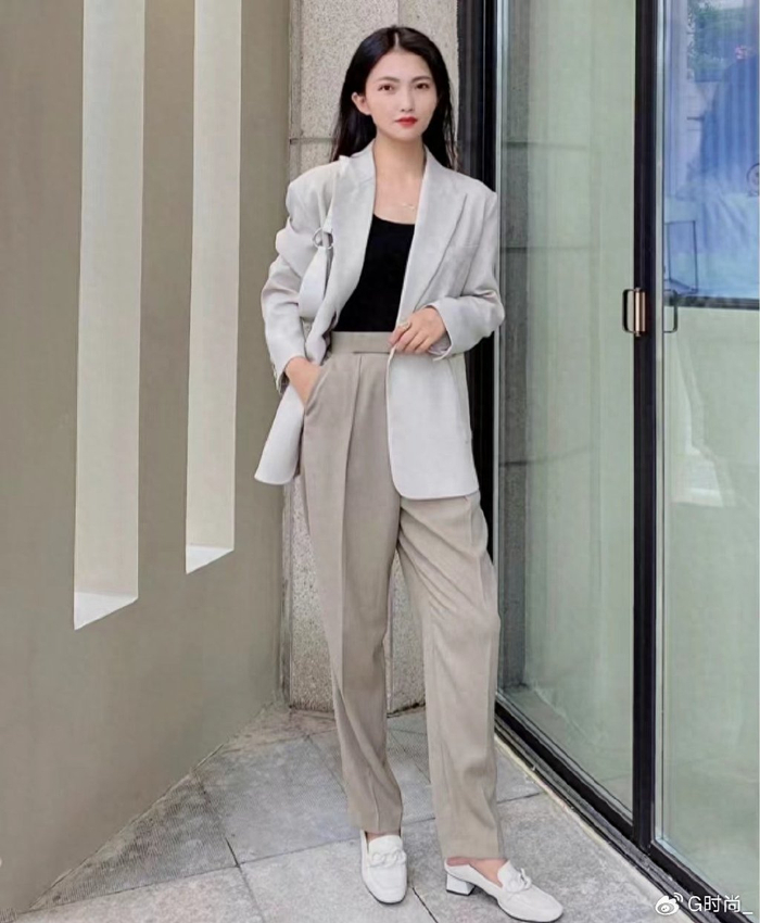 秋天最流行的穿搭:阔腿裤 乐福鞋,舒适有型两不误!