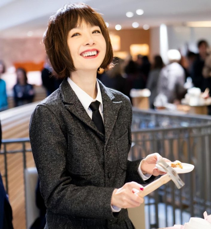 "拼命三娘"陈鲁豫,怀孕6个月遭美籍丈夫抛弃,事业有成爱情苦