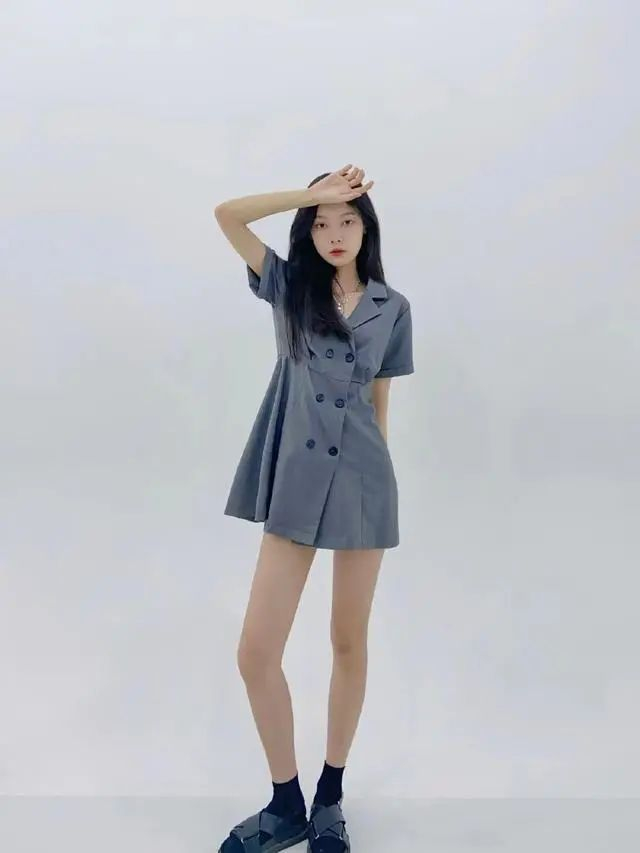 万能站姿拍照姿势7个让你更美的姿势动作简约显瘦又耐看