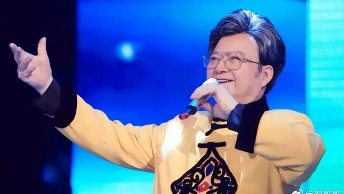 唱家胡松华：和妻子恩爱60年，老伴离世后，他晚年生活过成这样