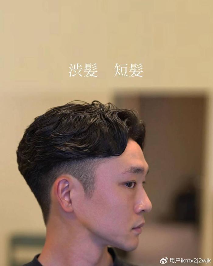 两侧铲短男发:帅气,利落与百变的新风尚