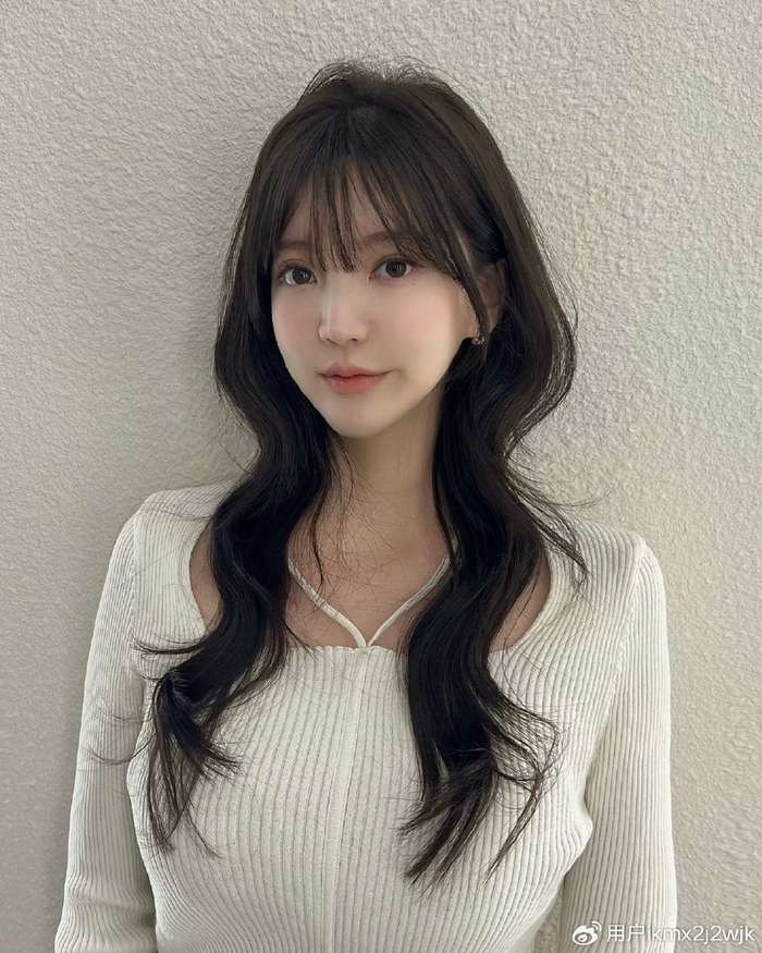 无敌高层次长发:弯度中的时尚与高级