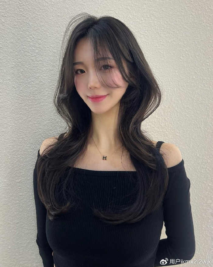 无敌高层次长发:弯度中的时尚与高级