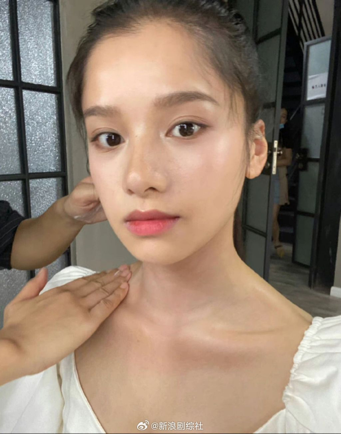 张婧仪拍照无滤镜原相机直出