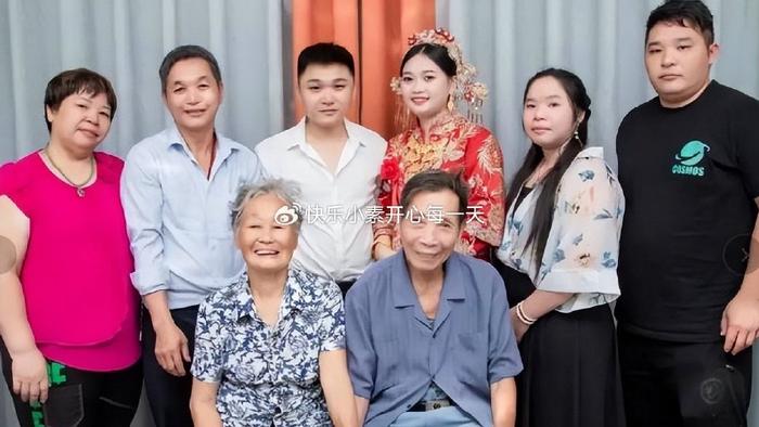 全红婵的堂哥结婚：大伯娘戴百万翡翠项链，新娘子很有福气