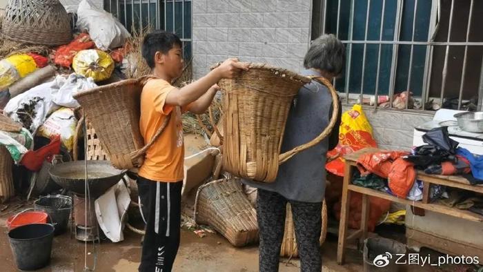 父母分开后妈妈患重症，妈妈绝望哭诉：我不在了孩子咋办