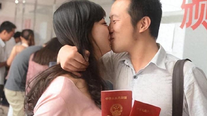 瞒着父母偷偷领了结婚证，领证后老公和公婆大变脸，我该何去何从