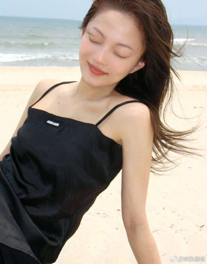 张韶涵海边度假碎片松弛感满满的angela好美啊状态这么好超期待你的