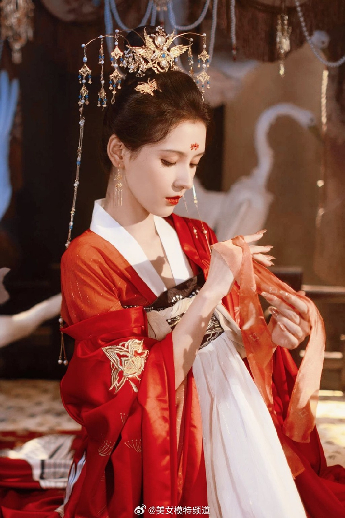 张予曦古风仙侠造型释出双风格造型亮眼尽显妖娆妩媚