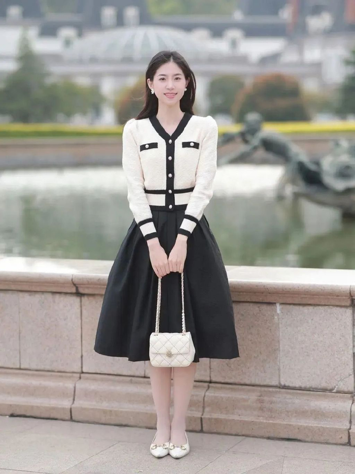 拍照姿势千千万,全身照这样拍,气质漂亮身材又好