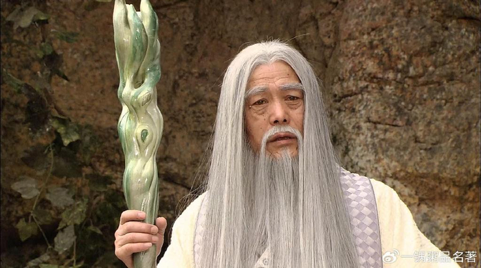 猪八戒看似对什么都不在乎,其实还是怀念过去,你看他的一个举动