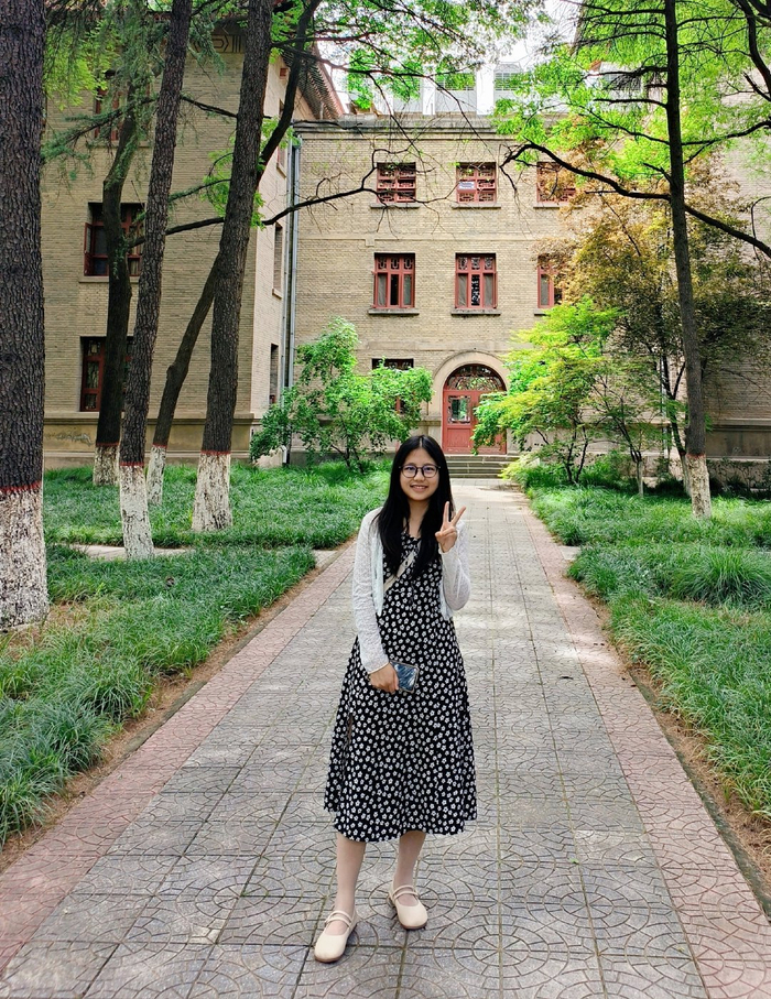 毕会丽大学毕业,回到高中的母校大理一中任教,成为一名地理老师