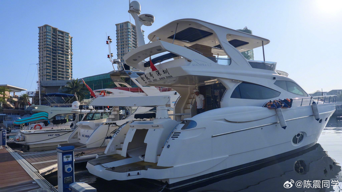 开始上船学习突然感觉40尺的游艇对于我来说已经不小了