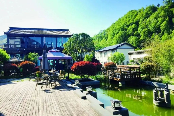 以上民宿均位于嵩县,依次是:云合山间民宿,归巢民宿,伴园民宿,白云