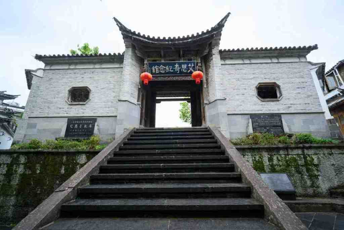 美国社会端极化