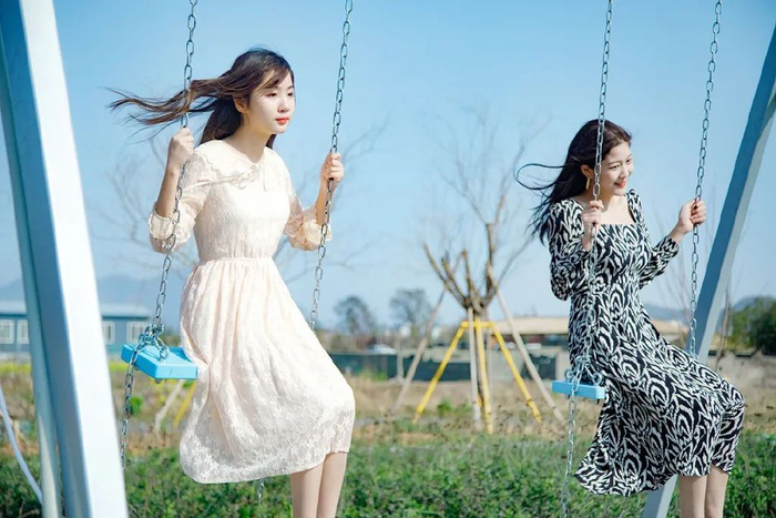 以下"闺蜜照"姿势学起来,拍照又甜又好看|闺蜜|姿势|两个人_新浪新闻