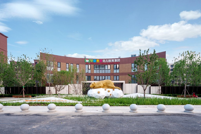 华夏未来幼儿园实景图· 便利的出行场景论与地铁的亲密度,万科翡翠