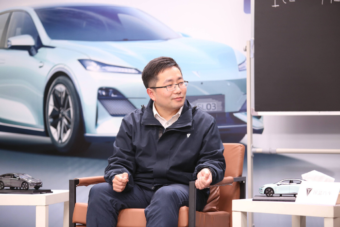 王俊挂帅深蓝汽车董事长邓承浩能否打赢g318这一战