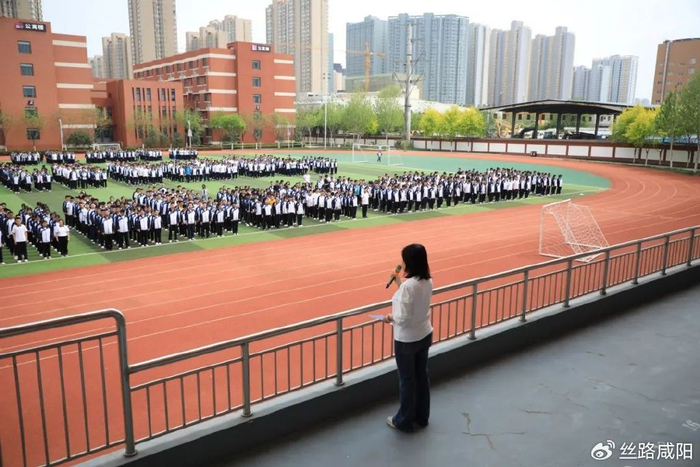 咸阳彩虹中学开展2024年春季消防安全疏散演练