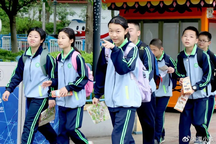 湘大附校七年级学生赴长沙方特东方神画开展研学活动