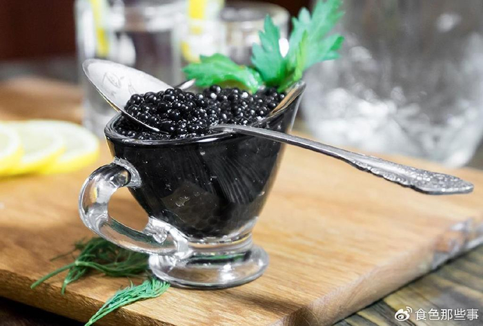 俄罗斯鱼子酱终极指南:带你认全各种美味的俄罗斯鱼子酱|味道|白鲟|颗粒|鲑鱼子|俄罗斯鲟鱼_新浪新闻