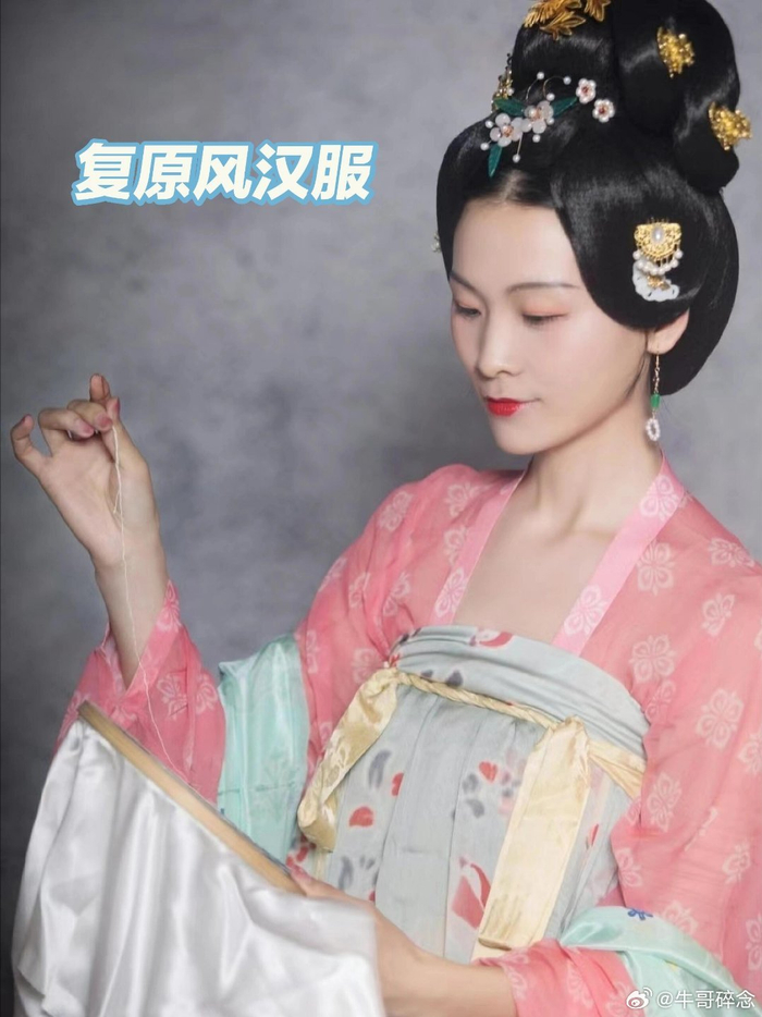 汉服,就是古代汉族人的漂亮衣裳,每个朝代都有它的特色,但都是平面