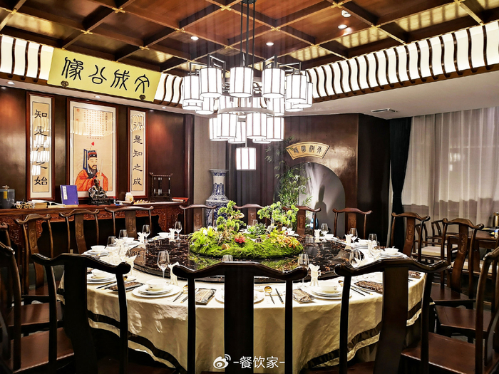 以阳明文化为主题的"伯府第"据了解,在绍兴宴店内16间不同主题的包厢