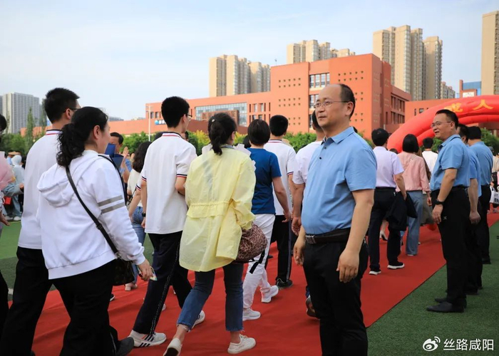 咸阳彩虹中学高2024届十八岁成人礼暨高考30日誓师大会圆满举行