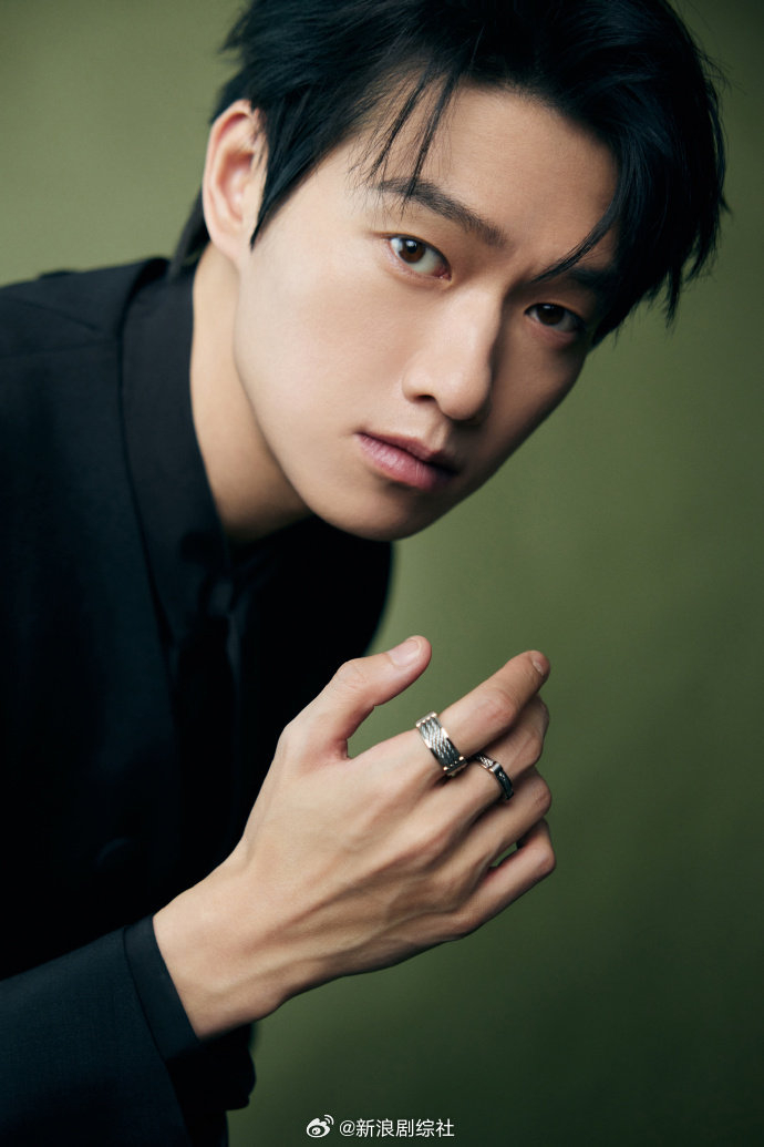 矜贵成熟男人的魅力体现万分!