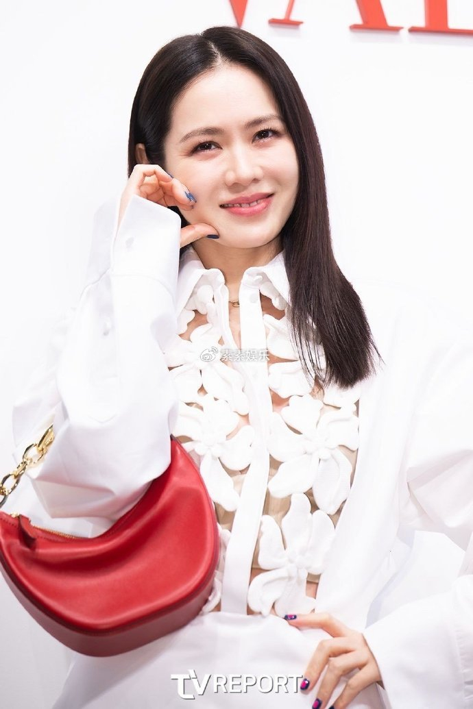 42岁孙艺珍容貌大翻车,化妆师太拉胯了,同期花里保养很漂亮