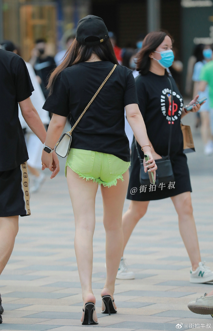 火辣的热裤美女