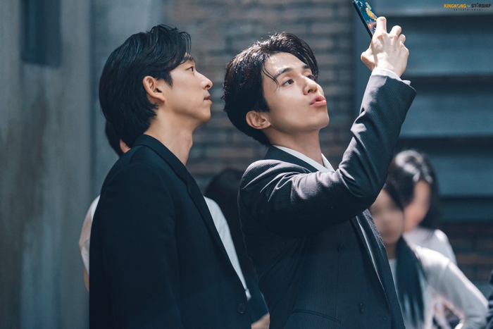 李栋旭 & 孔刘__财经头条